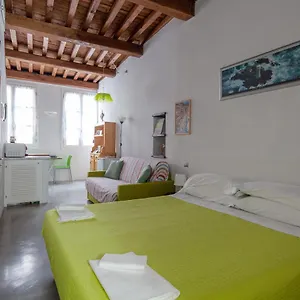 Ludovica - Backpackers House , Vernazza Italy